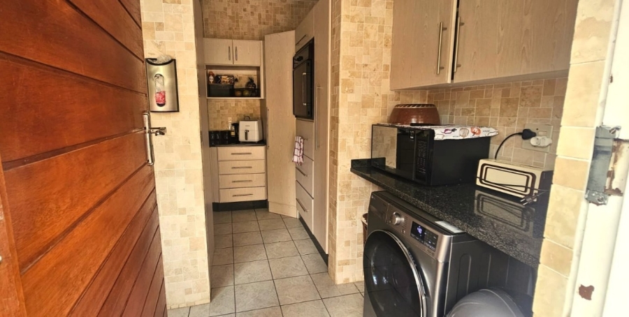 To Let 3 Bedroom Property for Rent in Safari Gardens North West